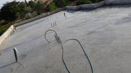 חברת "צוות פ.כ לאיטום" מבצעת בדיקת הצפה בגג לאחר איטום