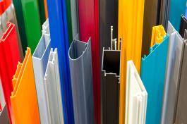 פרופילי אלומיניום בצבעים שונים