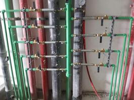 התקנת צנרת חדשה שבוצעה על-ידי אלירן מחברת "א.א. אברהם שרותי אינסטלציה"