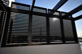 דוגמה לפרגולת אלומיניום במרפסת