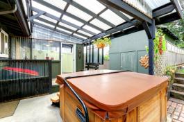 שימושי פרגולה - דוגמא לפרגולה המשמשת לקירוי פינת גקוזי בצימר בצפון