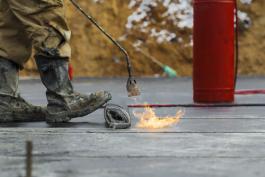 עבודת איטום באמצעות יריעות של יסודות מבנה חדש בטבעון