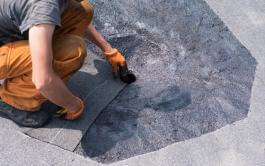 תיקון אזור ניקוז בגג באמצעות יריעות בעבודת איטום באשדוד