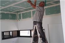 עבודת גבס בתקרה בסלון