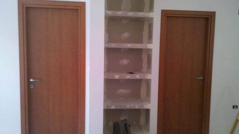 התקנה של דלת פנים עם שלל דוגמאות