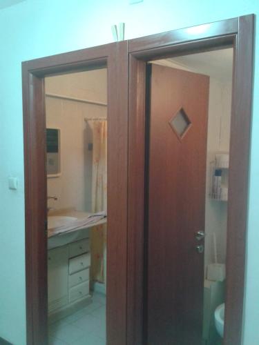 התקנה של דלתות פנים  - בסגנונות שונים