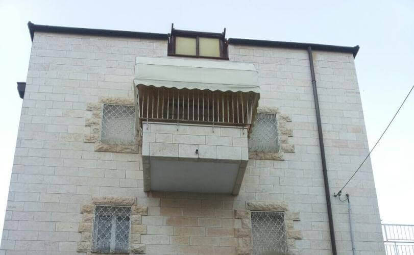 מרקיזה במרפסת