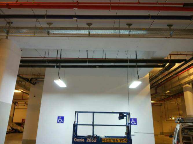 התקנת אביזרי תאורה