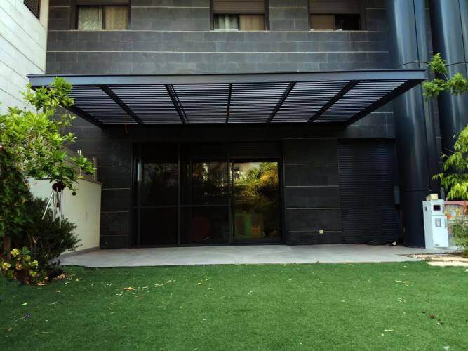 פרגולה תלויה מאלומיניום