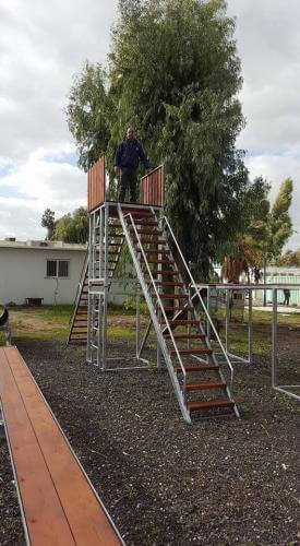התקנה של מתקן לאילוף כלבים
